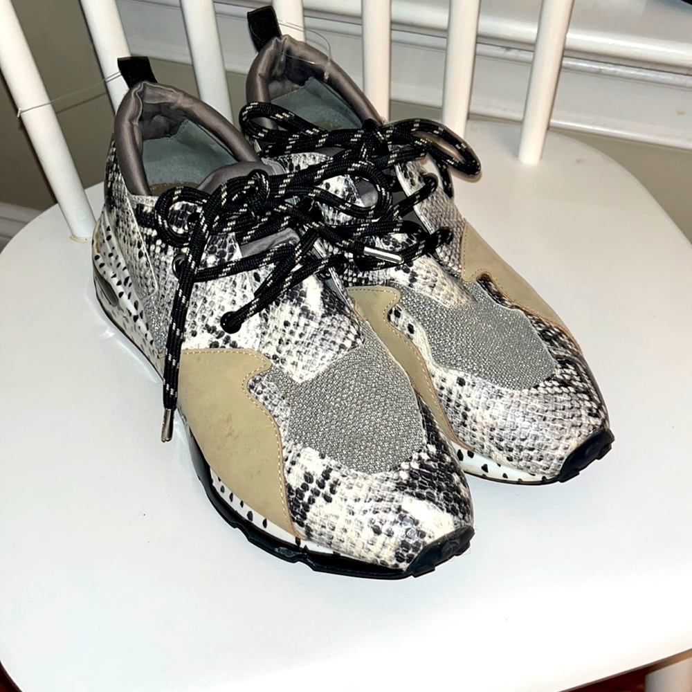 Barley Worn Steve Madden Lifted Womens Size 9 Sneakers - Perfect Outsides! l